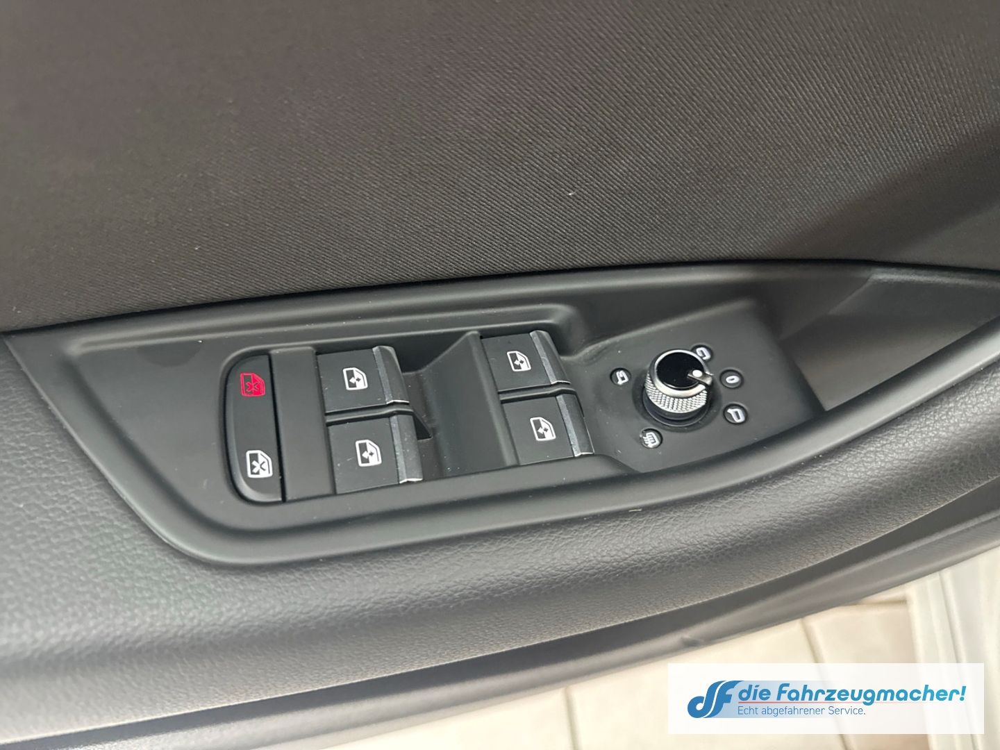 Fahrzeugabbildung Audi A4 Avant 40 TFSI advanced HUD Navi Soundsystem L