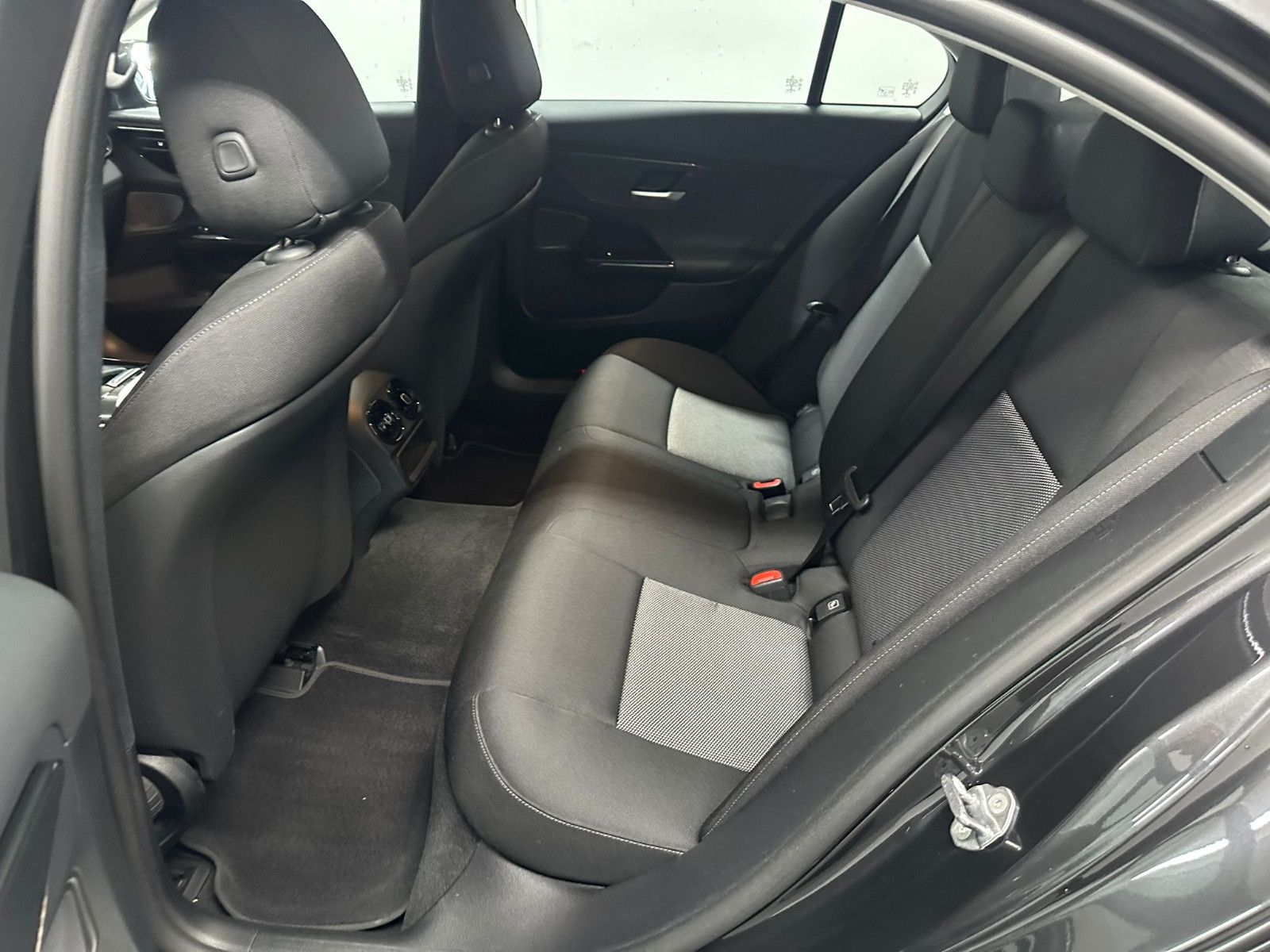 Fahrzeugabbildung Mercedes-Benz C 200 d Autom. AAVANTGARDE*AHK*KAMERA*