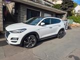Hyundai TUCSON 2.0 CRDi Premium 4WD AHK Pano 
