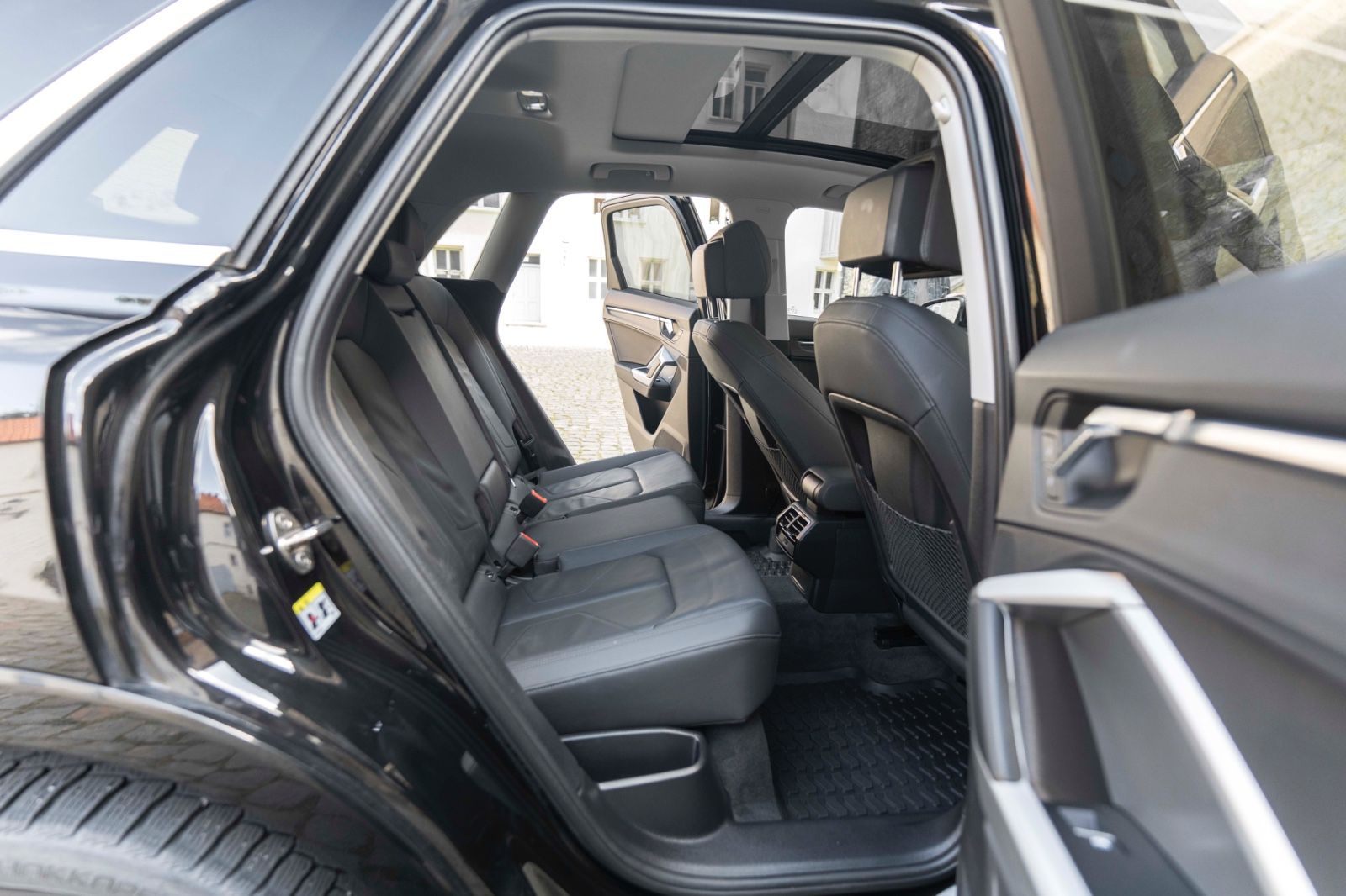 Fahrzeugabbildung Audi Q3 Quattro S-Line KAM NAV TOTW SPUR LED CARPLAY