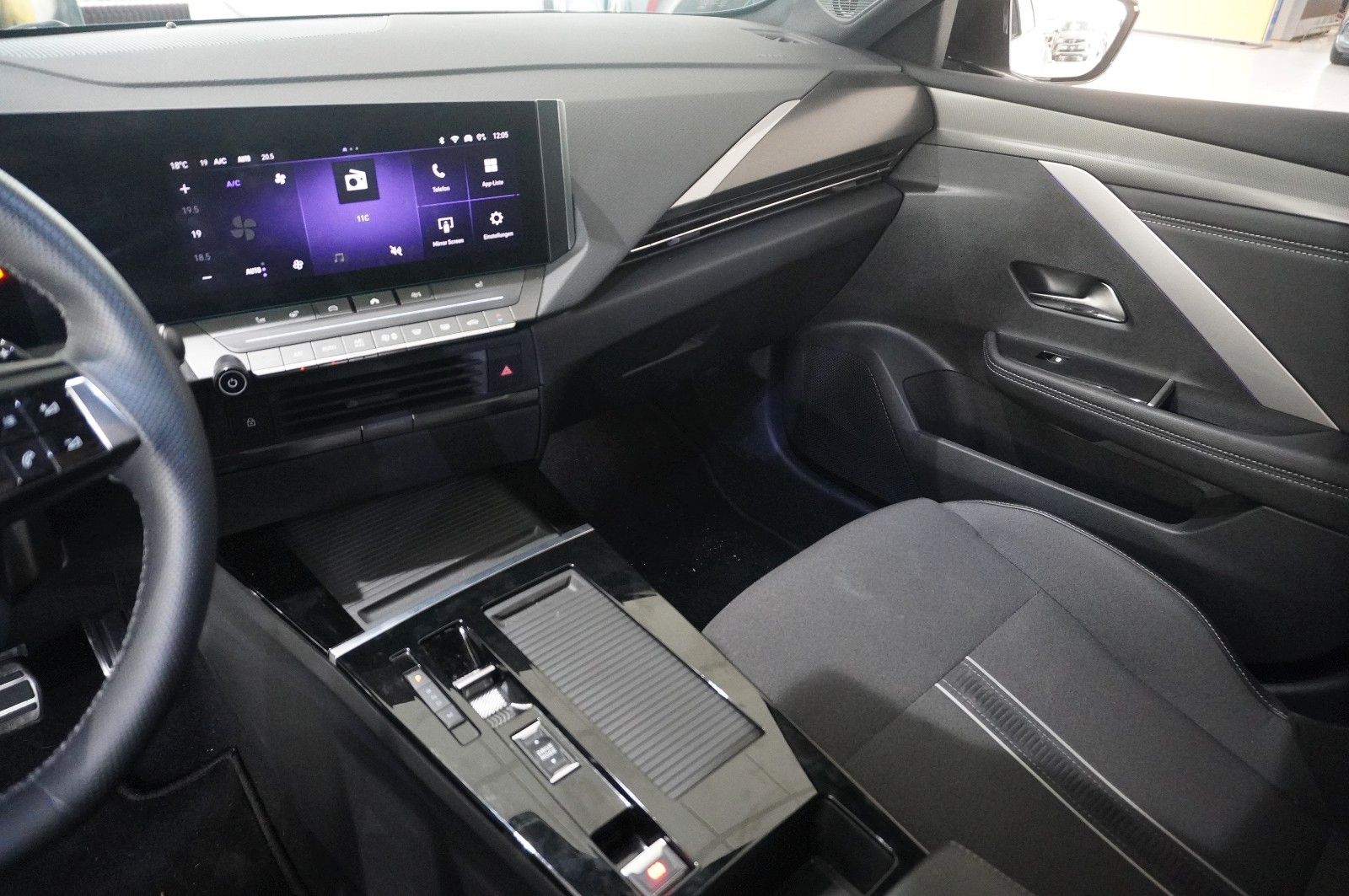 Fahrzeugabbildung Opel Astra L Lim. 1.2T GS LINE NAVI/LED/360°/SH/VIRT.