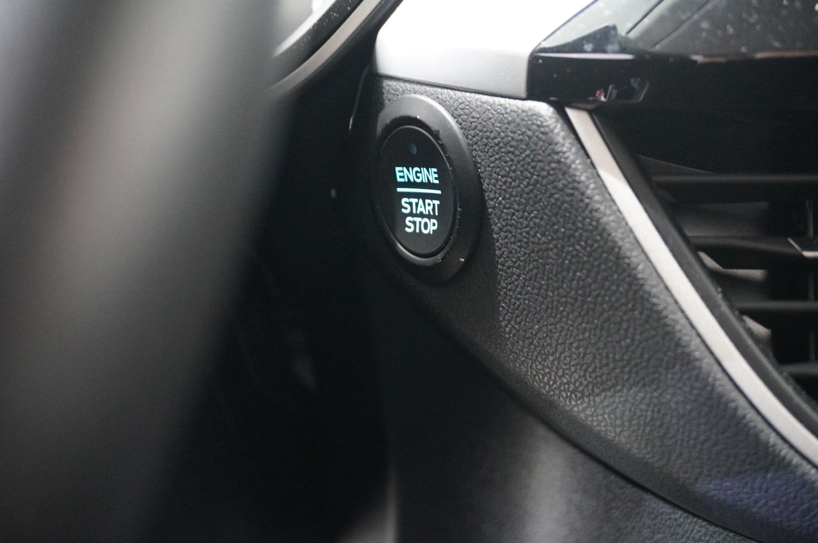 Fahrzeugabbildung Ford Kuga 2.5 HYBRID COOL & CON. NAVI/LED/SPORT/DAB+