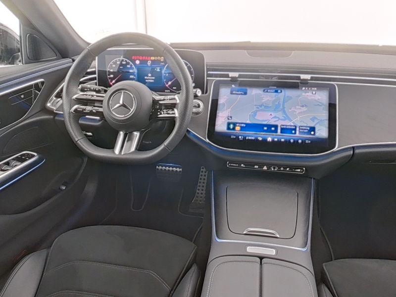 Mercedes-Benz E 220 T d , AMG NIGHT AHK DISTR KAMERA PANO PDC