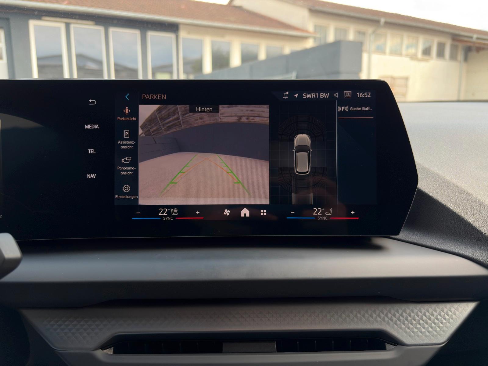 BMW 1 Series i Aut. Adap. LED CAM SHZ LHZ KZG CarPlay, миниатюра 26