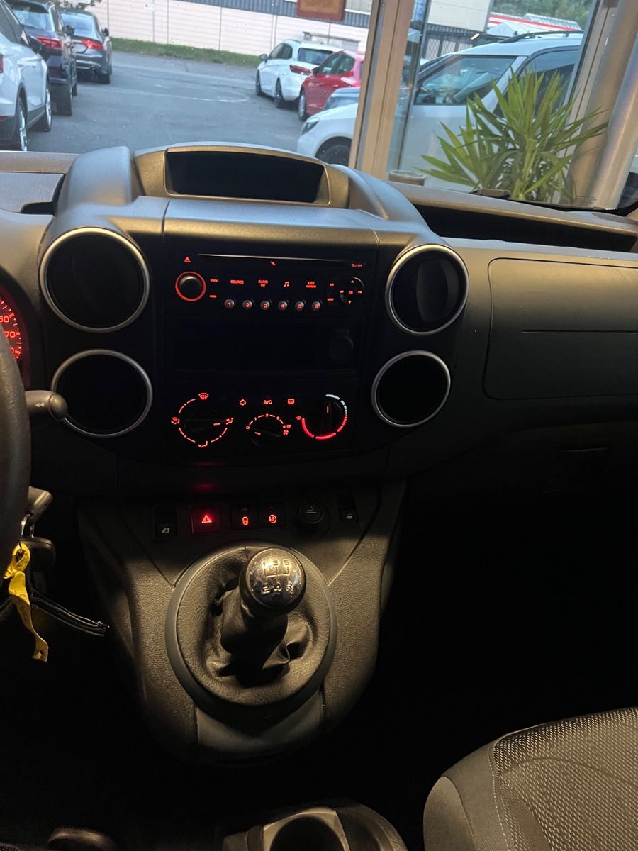 Fahrzeugabbildung Peugeot Partner Tepee Family * 1.HAND *