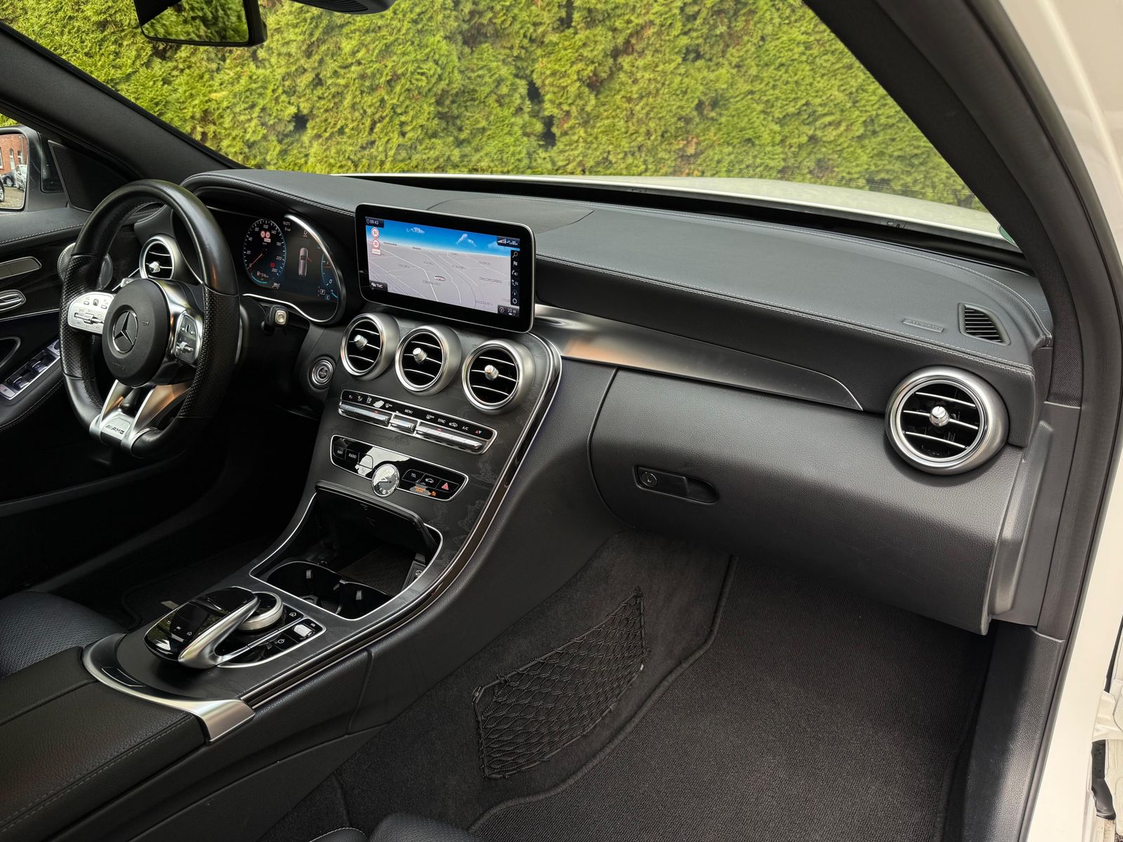 Fahrzeugabbildung Mercedes-Benz C 300 d 4M AMG-Line MULTIB+NIGHT+NAV+KAM+VIRTUAL