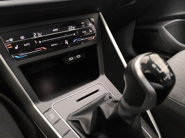 Fahrzeugabbildung Volkswagen Polo 1.0 TSI Move LED NAVI LANE-ASSIST APP-CONNE