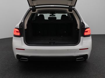 Fahrzeugabbildung BMW 520d Luxury Line Kamera HUD DAB AHK Alarm 19Zoll