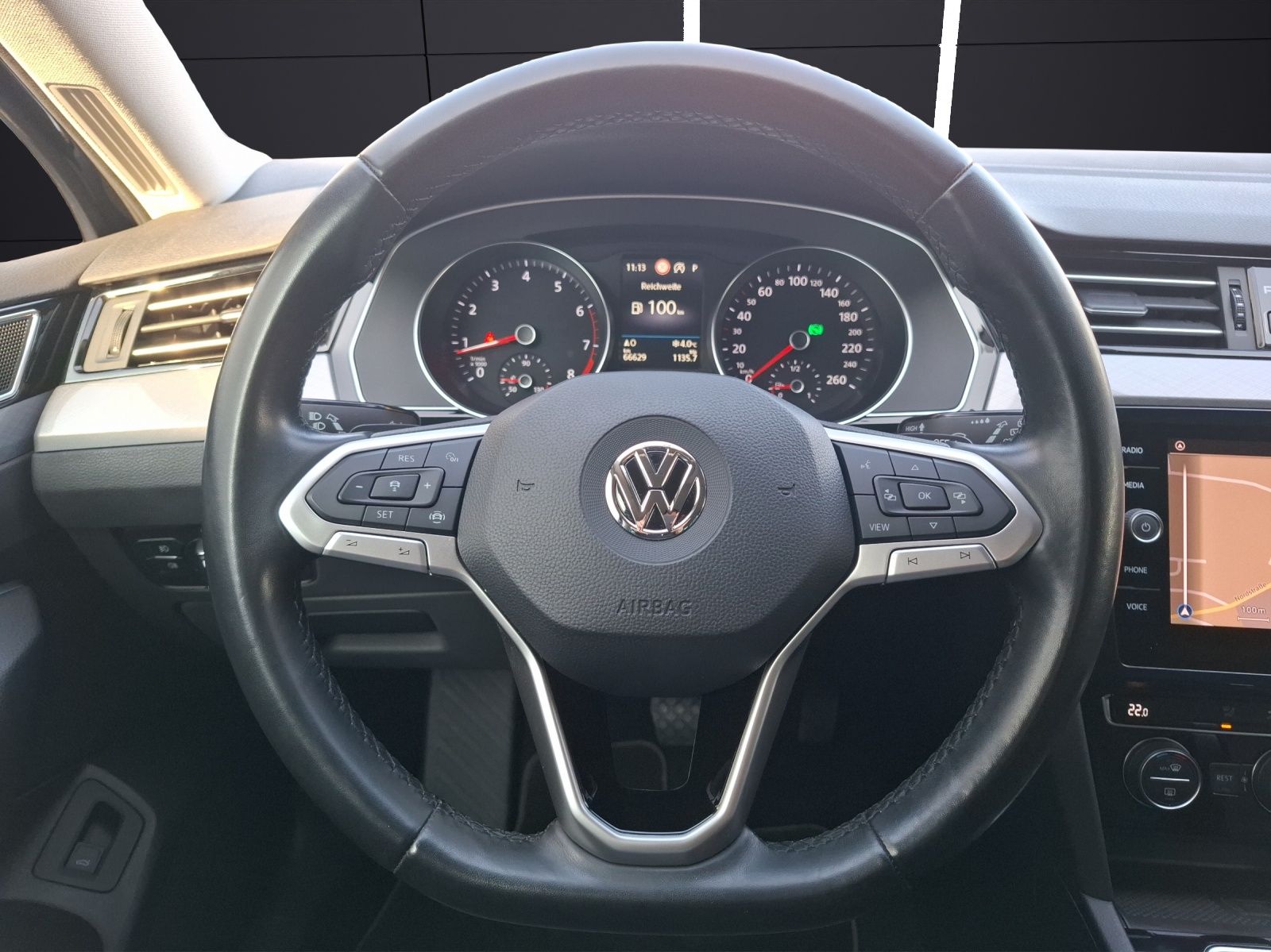 Fahrzeugabbildung Volkswagen Passat Variant TSI DSG AHK LED Navi ACC PDC SH L