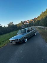 BMW E28 520i - BMW 520: E28 520i