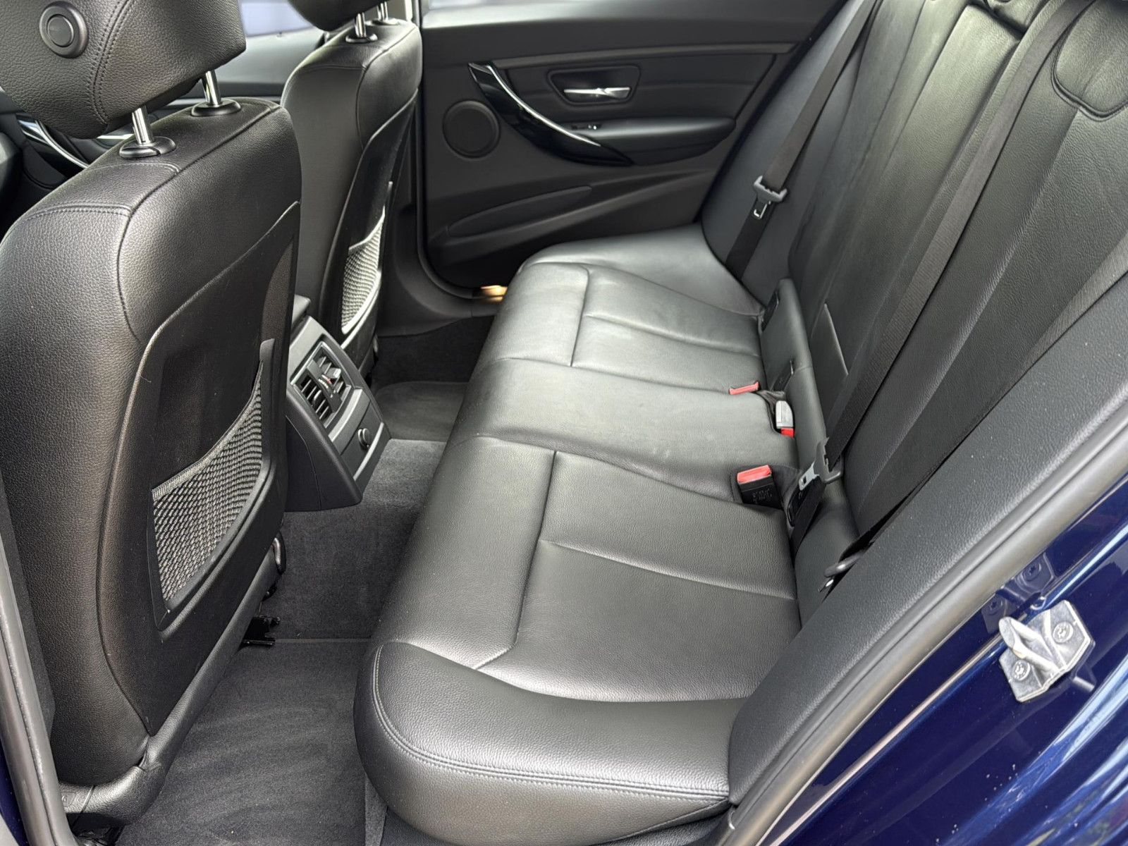 Fahrzeugabbildung BMW 320 i Touring / AHK / unfallfrei