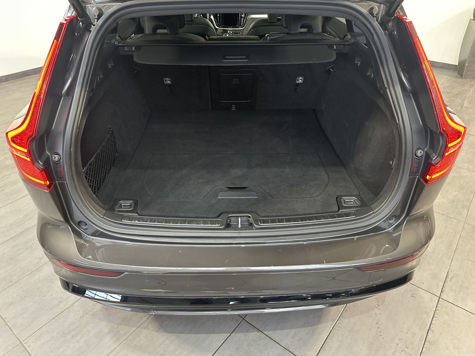 Fahrzeugabbildung Volvo V60 Ultimate Plug-In Hybrid AWD NAV+LED+PANO+ACC
