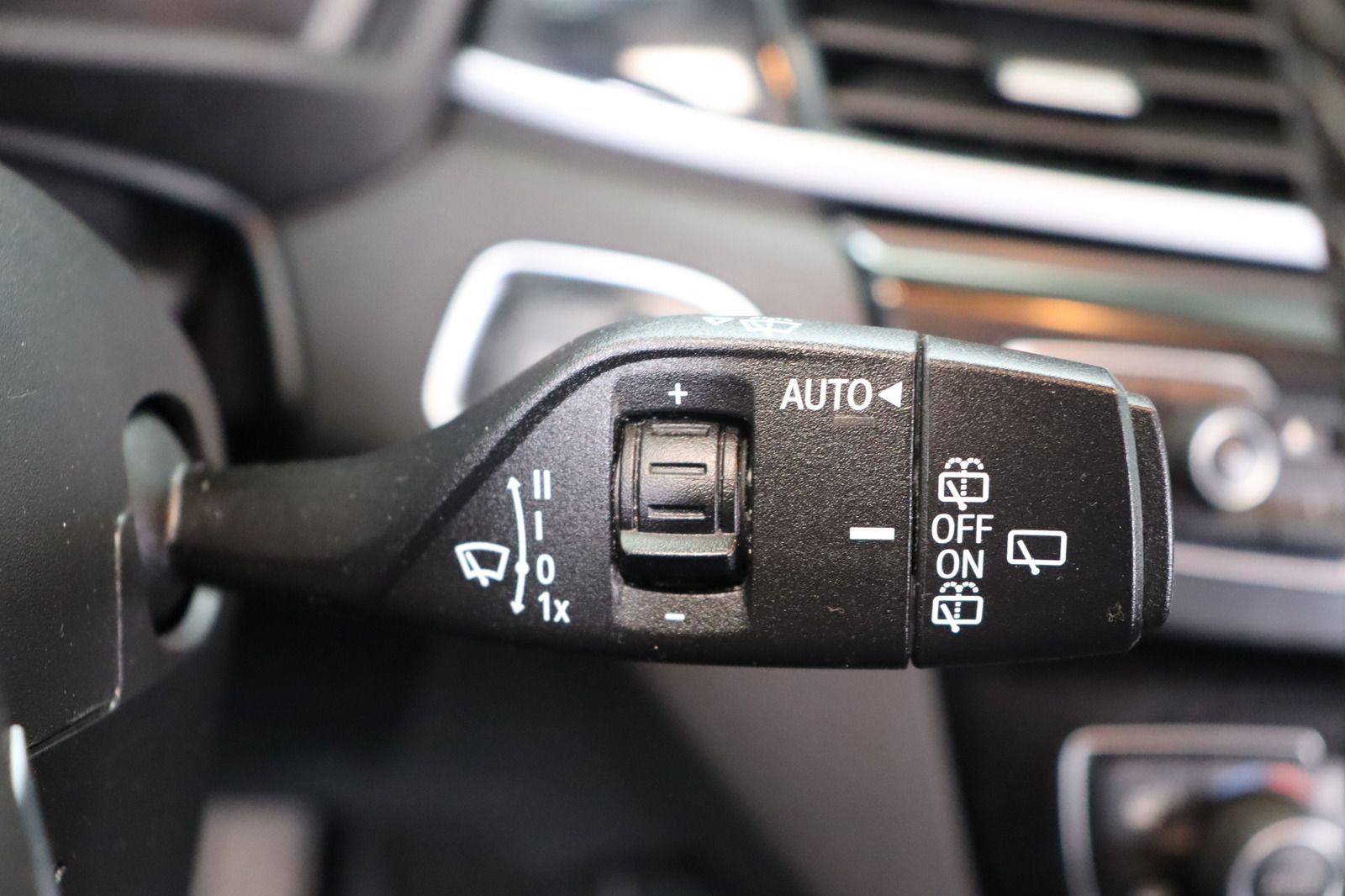 Fahrzeugabbildung BMW X1 xDrive18d * LED * Navi * RFK
