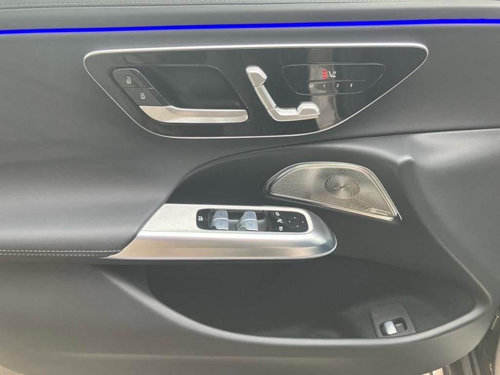 Fahrzeugabbildung Mercedes-Benz E 220 d T AMG*NIGHT*MEMO*KEYL*BURM*DIGITAL-LIGHT