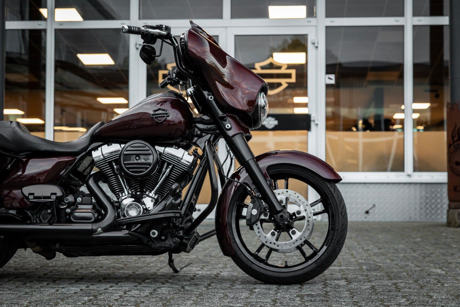 Fahrzeugabbildung Harley-Davidson STREET GLIDE SPECIAL FLHXS - APE - KessTech -
