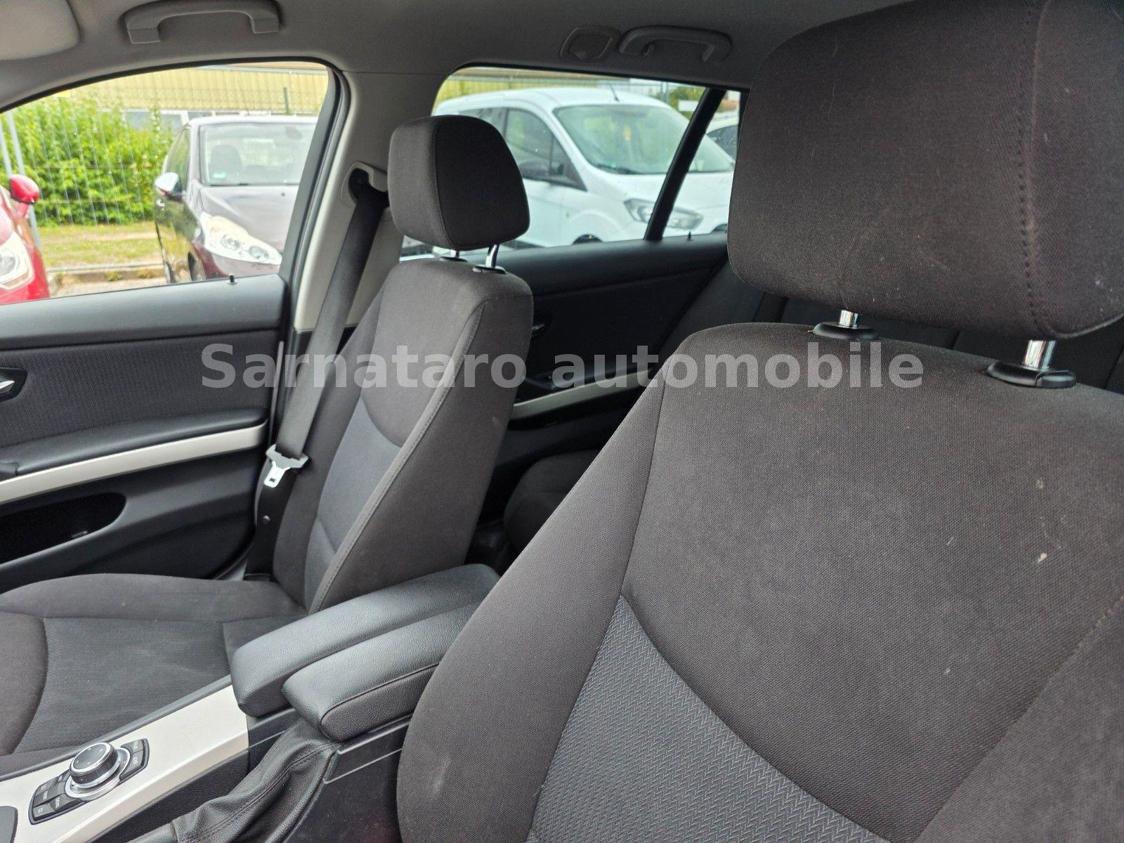 BMW 318 2012 — photo 17