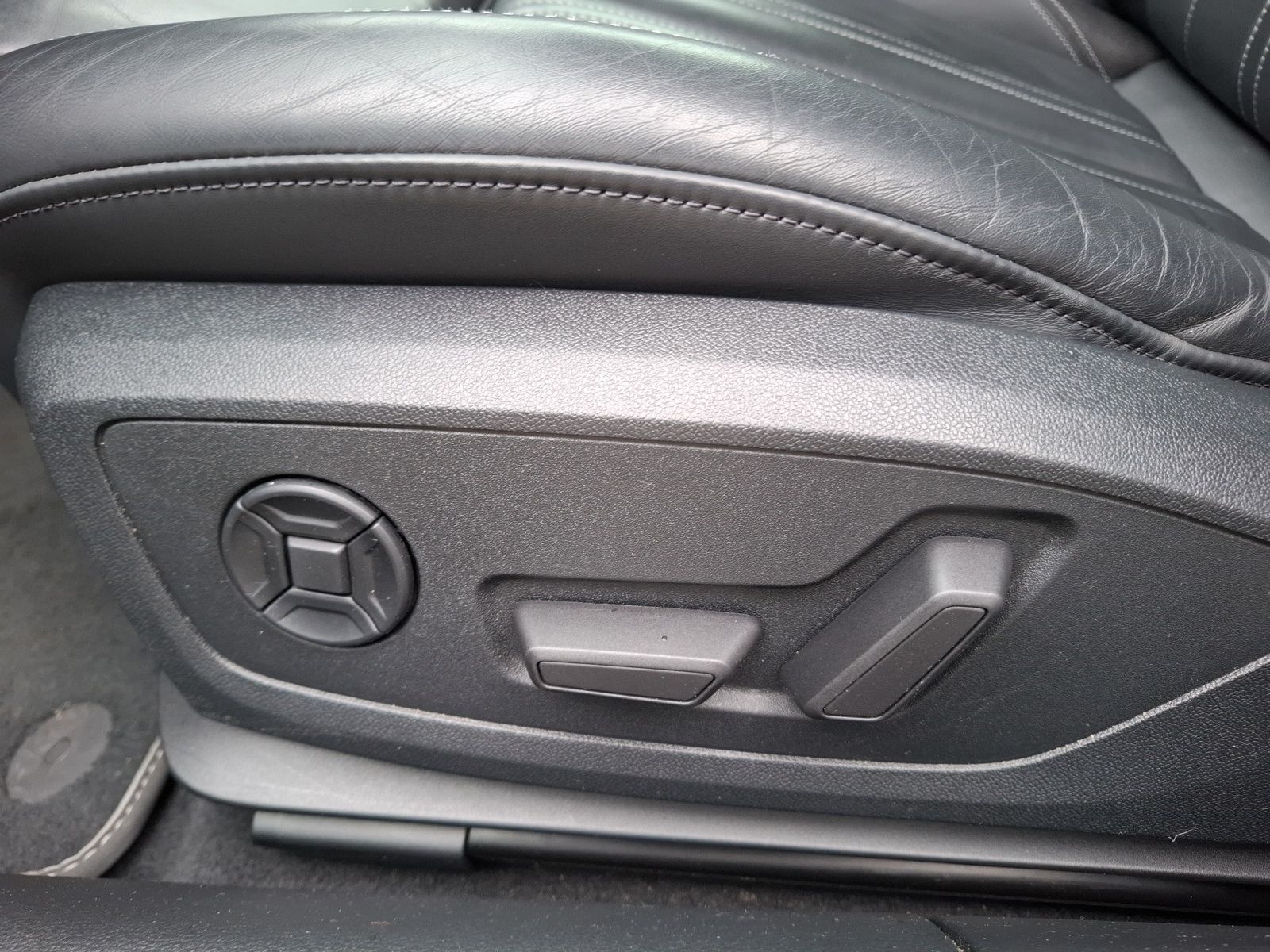 Fahrzeugabbildung Audi A6 Avant 55 TFSI Sport quattro S-tronic S-Line M