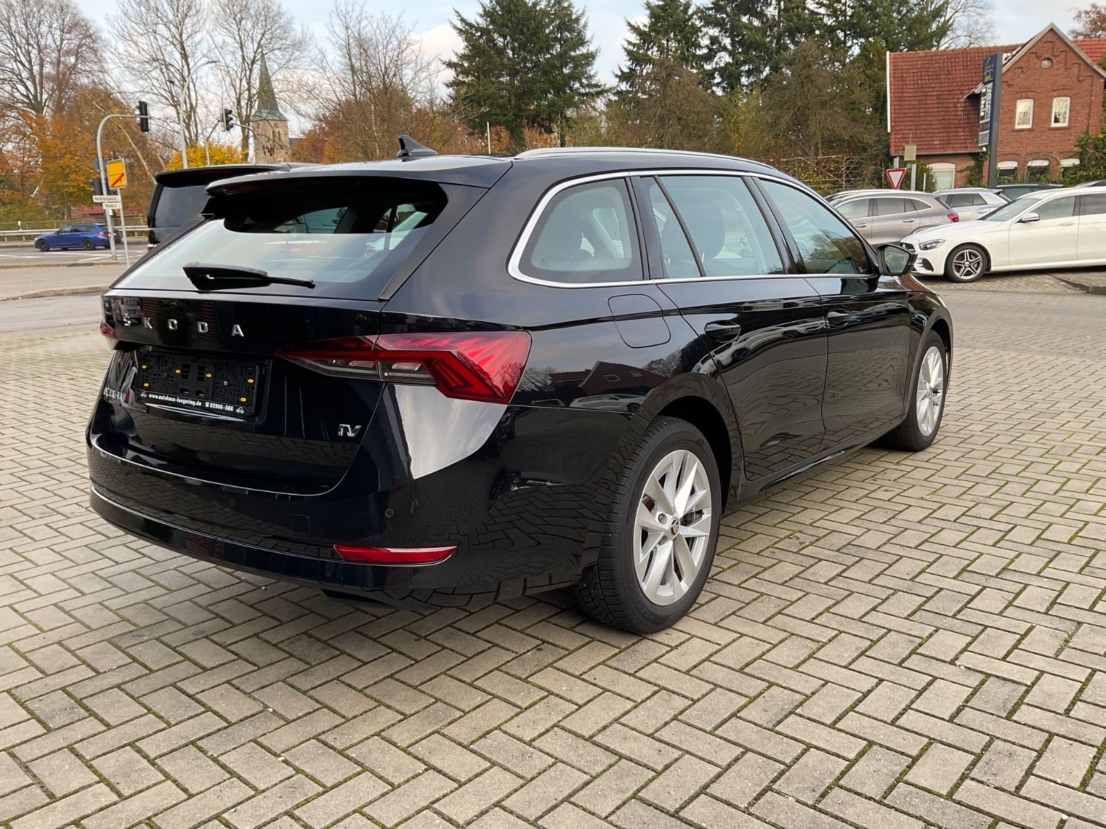 Fahrzeugabbildung SKODA Octavia Combi 1.4 TSI iV DSG,HeadUp,Navi