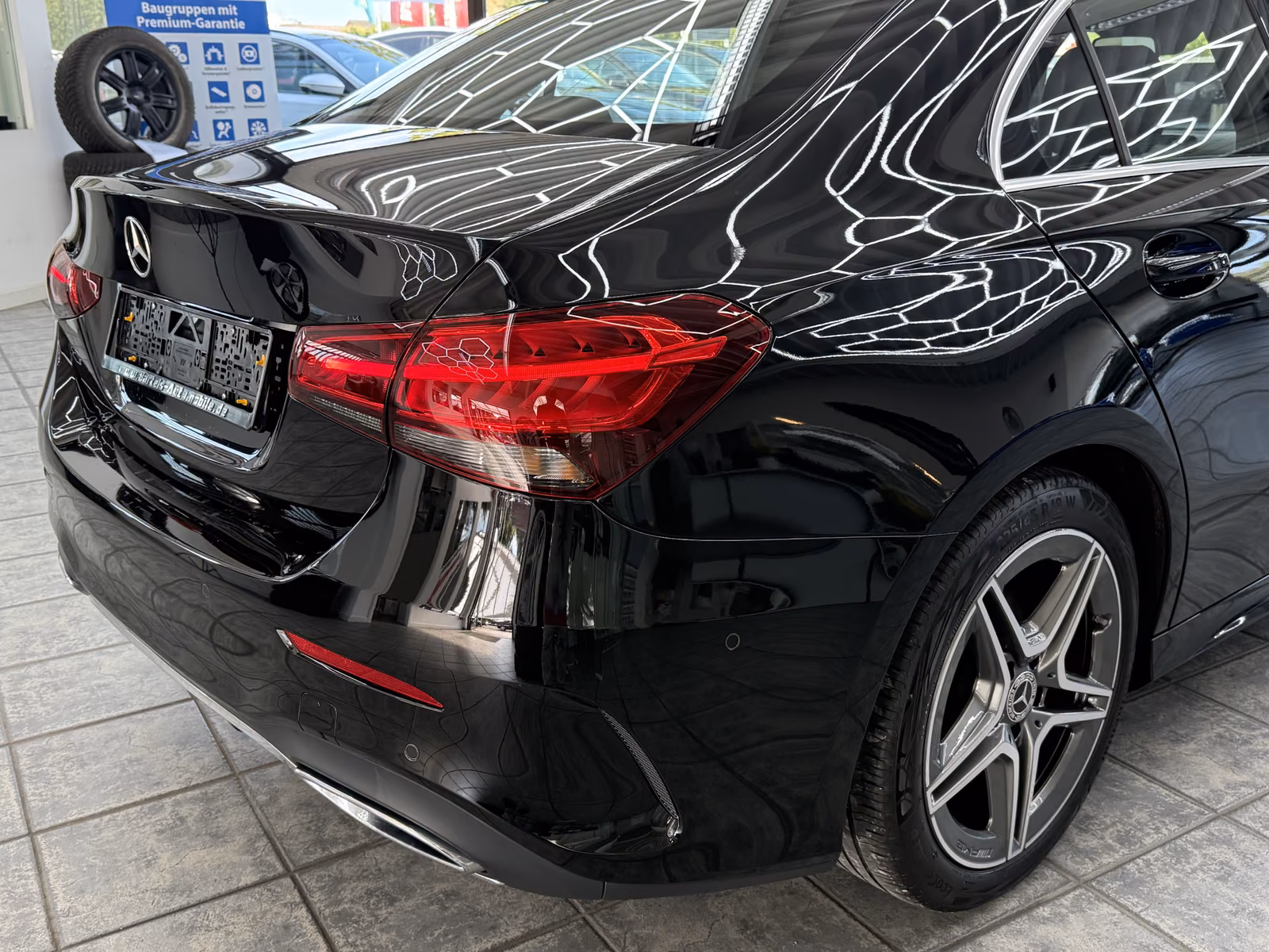 Mercedes-Benz A-Class AMG Line, Leder Alcantara, MB Service Neu!, миниатюра 9