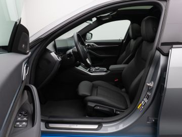 Fahrzeugabbildung BMW i4 eD35 Gran Coupé Glasdach Kamera DAB H/K Komfo