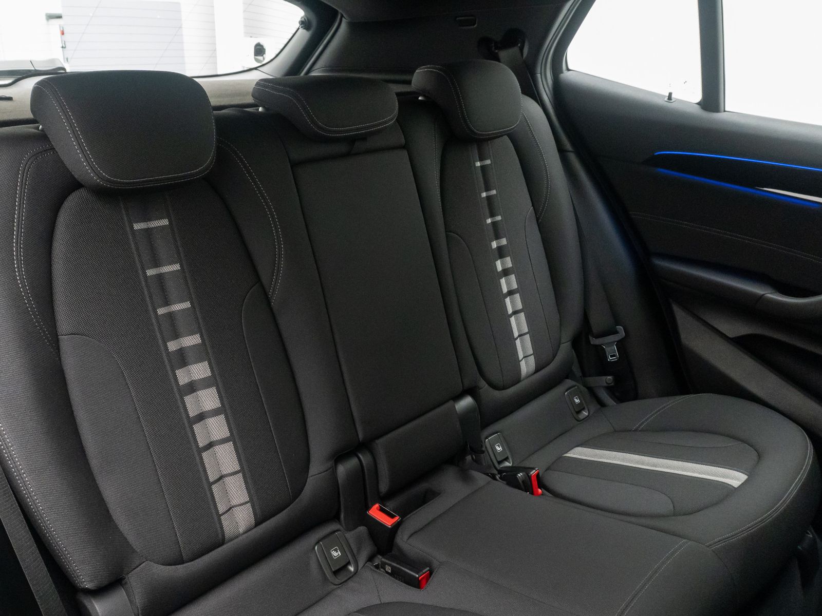 Fahrzeugabbildung BMW X2 sD18i AdvantagePlus HiFi DAB Sportsitz 19Zoll