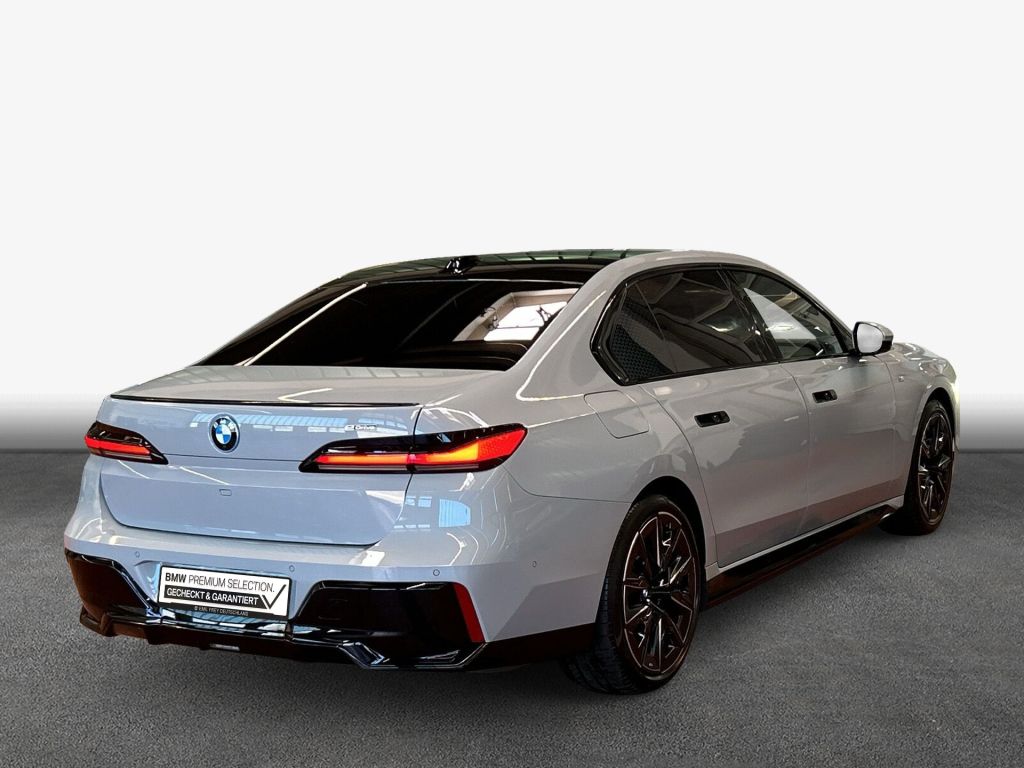 BMW i7 eDrive50, Panoramadach MSport foto 2
