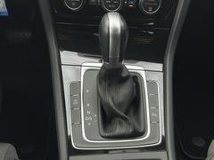 Fahrzeugabbildung Volkswagen Golf VII Variant 1.5TSI Highline ACC DSG ACC SHZ