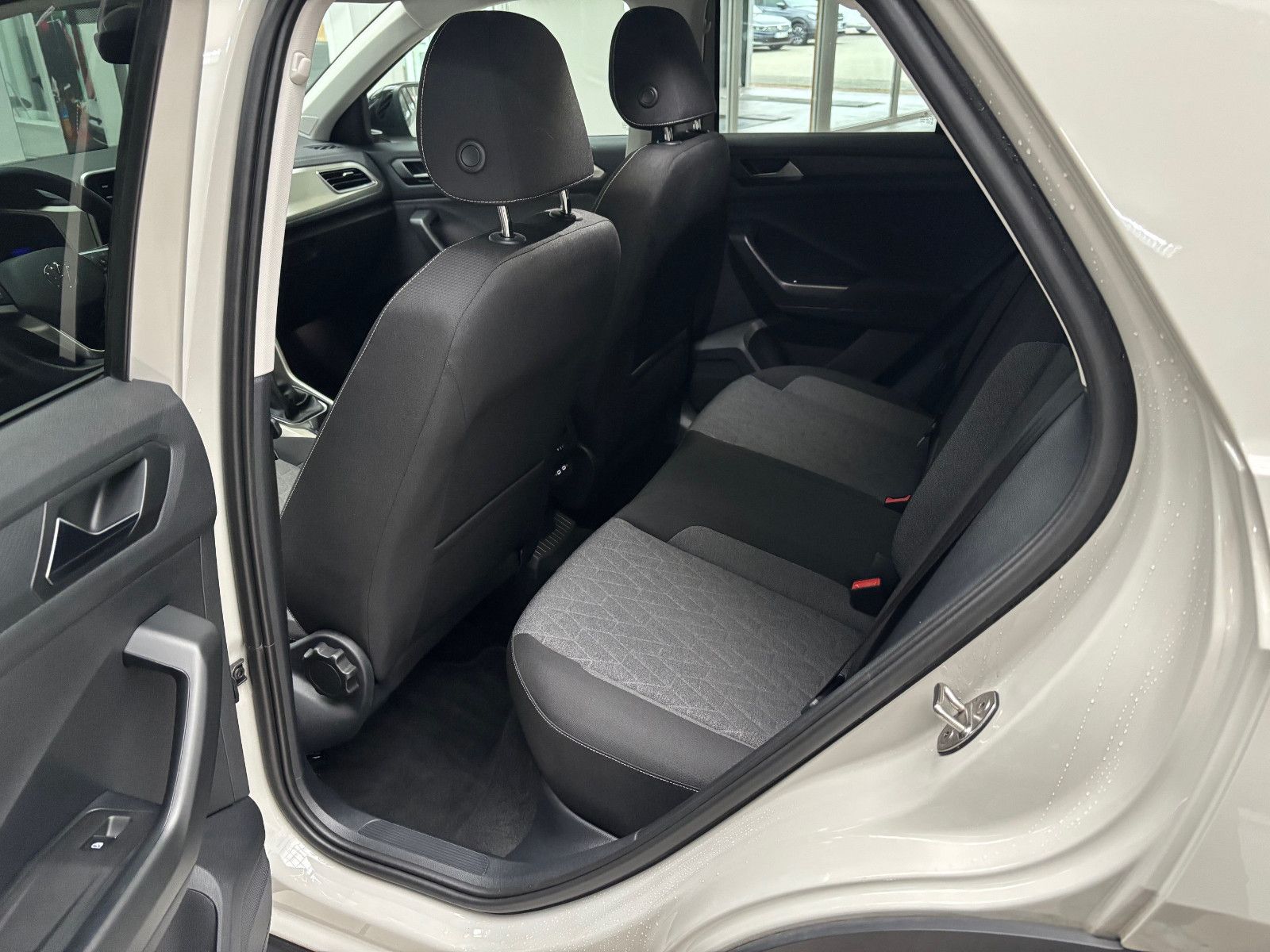 Fahrzeugabbildung Volkswagen T-Roc Move 1.0 TSI LED+SHZ+APP