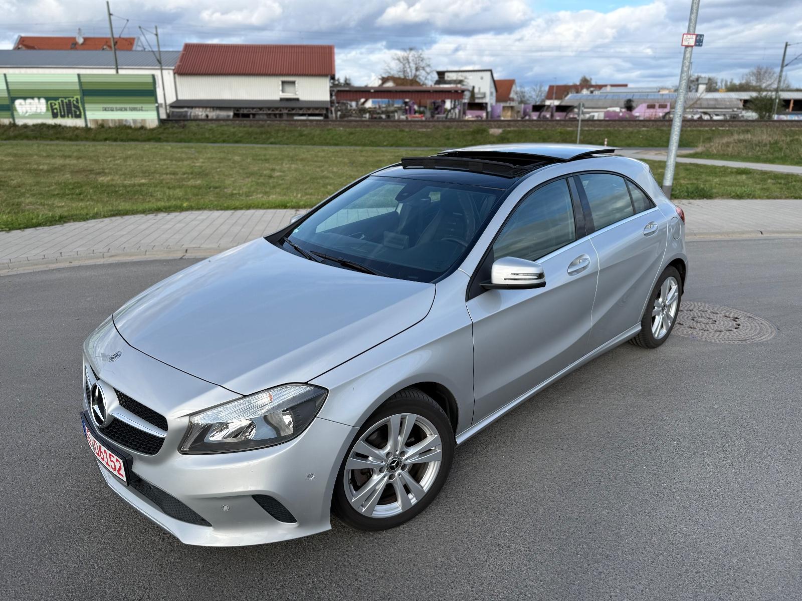 Mercedes-Benz A 200 Urban *PANORAMA+SPORTSITZE+NAVI*