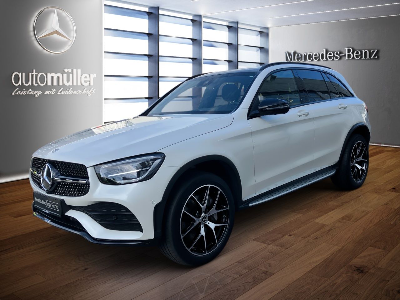 Fahrzeugabbildung Mercedes-Benz GLC 300 e 4M AMG+PANO+NIGHT+MEMORY+STNDHZ+AMBIE+