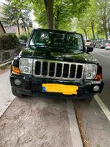 Jeep Commander 3.7 - Jeep Commander mit Benzin-Antrieb: Geländewagen