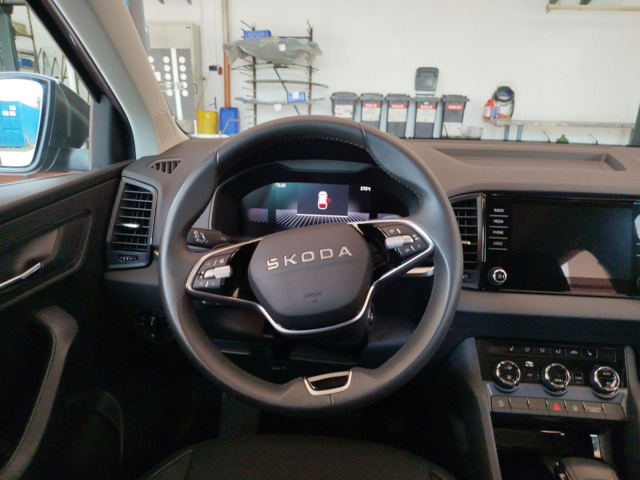 Fahrzeugabbildung SKODA Karoq Selection S110/1.5A7F, AHK