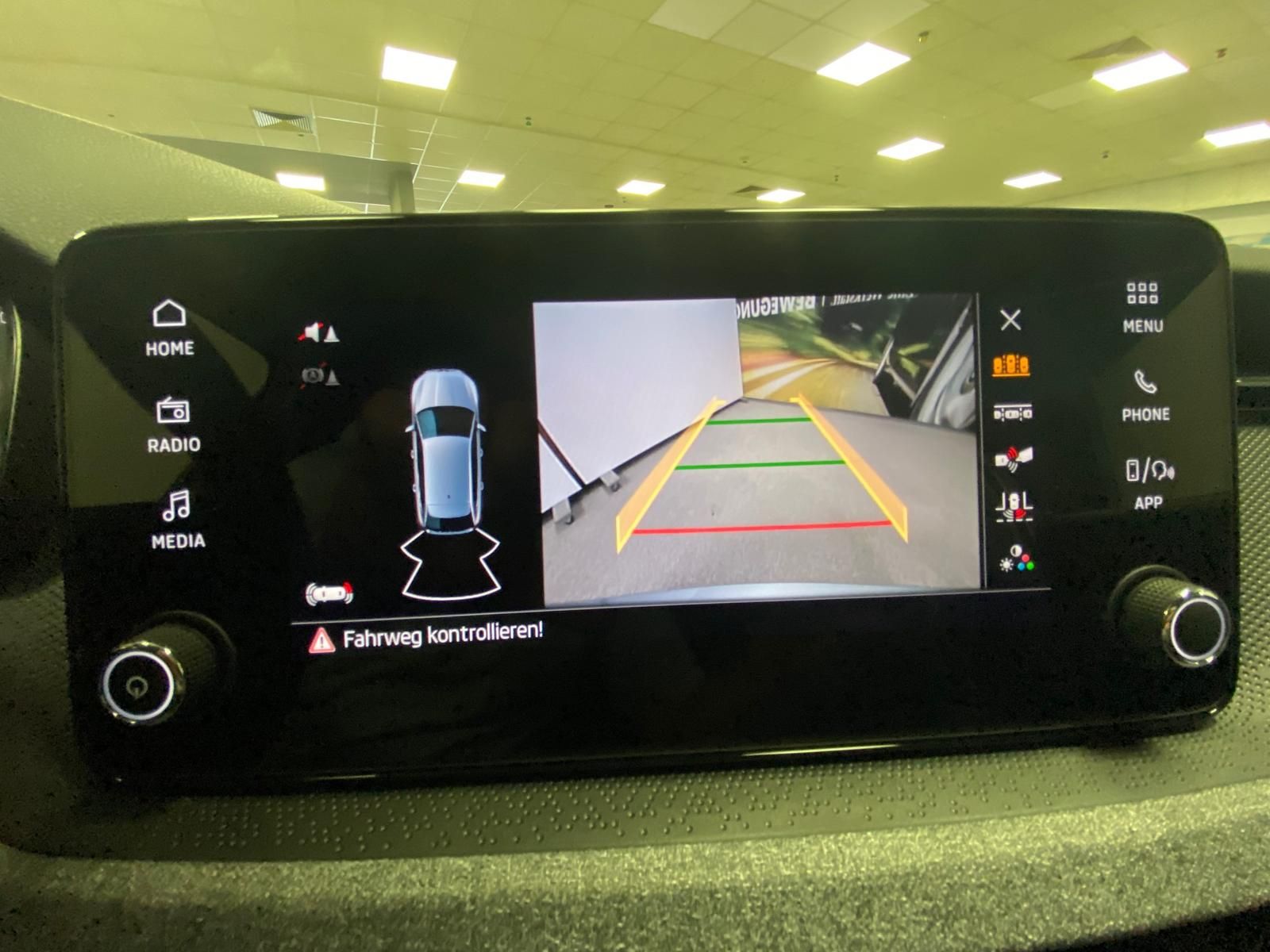Fahrzeugabbildung SKODA Scala 1.0 TSI Selection APP+KLIMA+RFK+SITZHEIZ++