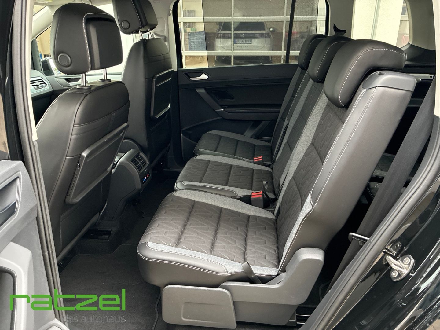 Fahrzeugabbildung Volkswagen Touran GOAL 1.5 TSI DSG 7-Stizer+AHK+ACC+LED