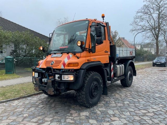 Mercedes-Benz Unimog U500 405/40 mit Winterdienstausrüstung