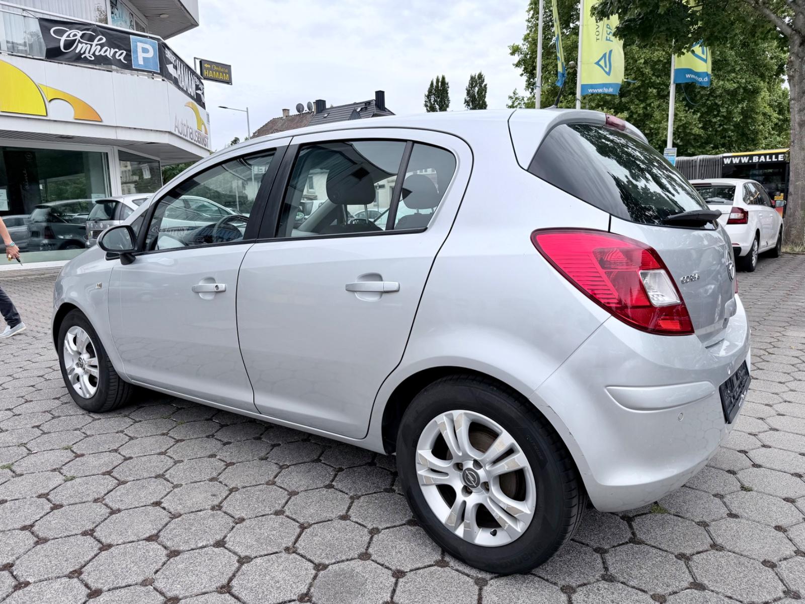 Opel Corsa D 1,4 Edition *5-türig+Navi+PDC+Bluetooth*