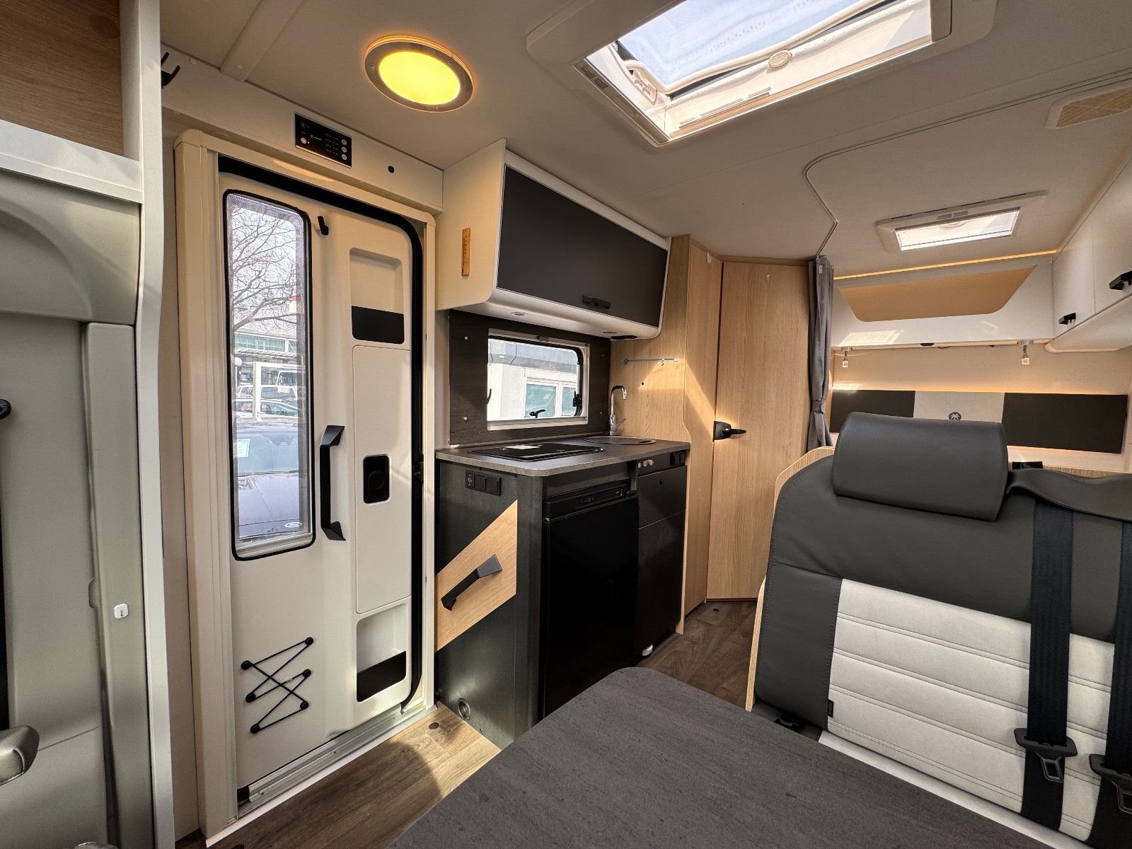 Fahrzeugabbildung Sunlight T 58 ADVENTURE EDITION SOLAR  TV SAT AHK FR.BETT