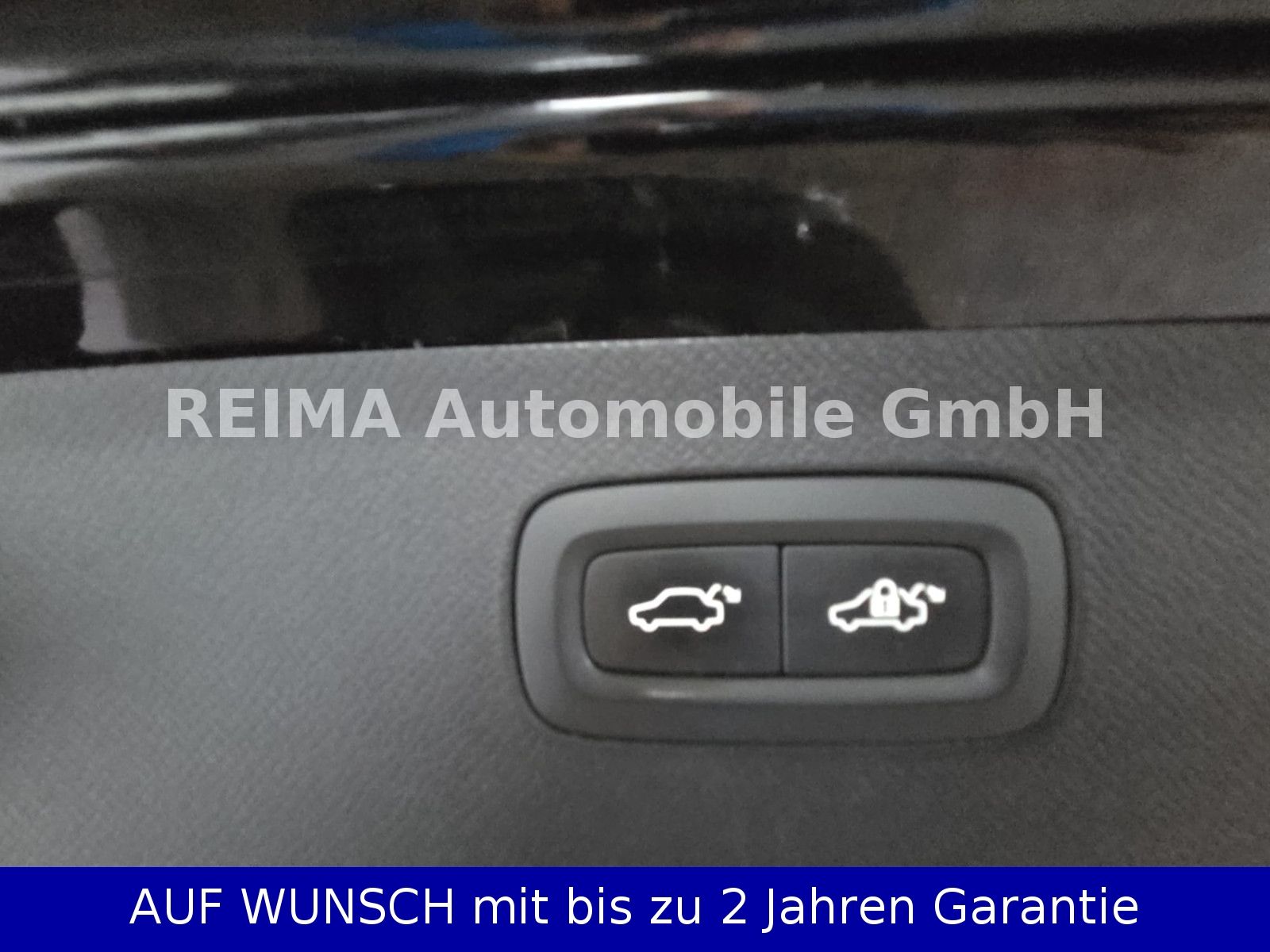 Fahrzeugabbildung Volvo XC 90 2,0 D Momentum AWD, 7 Sitzer, ACC