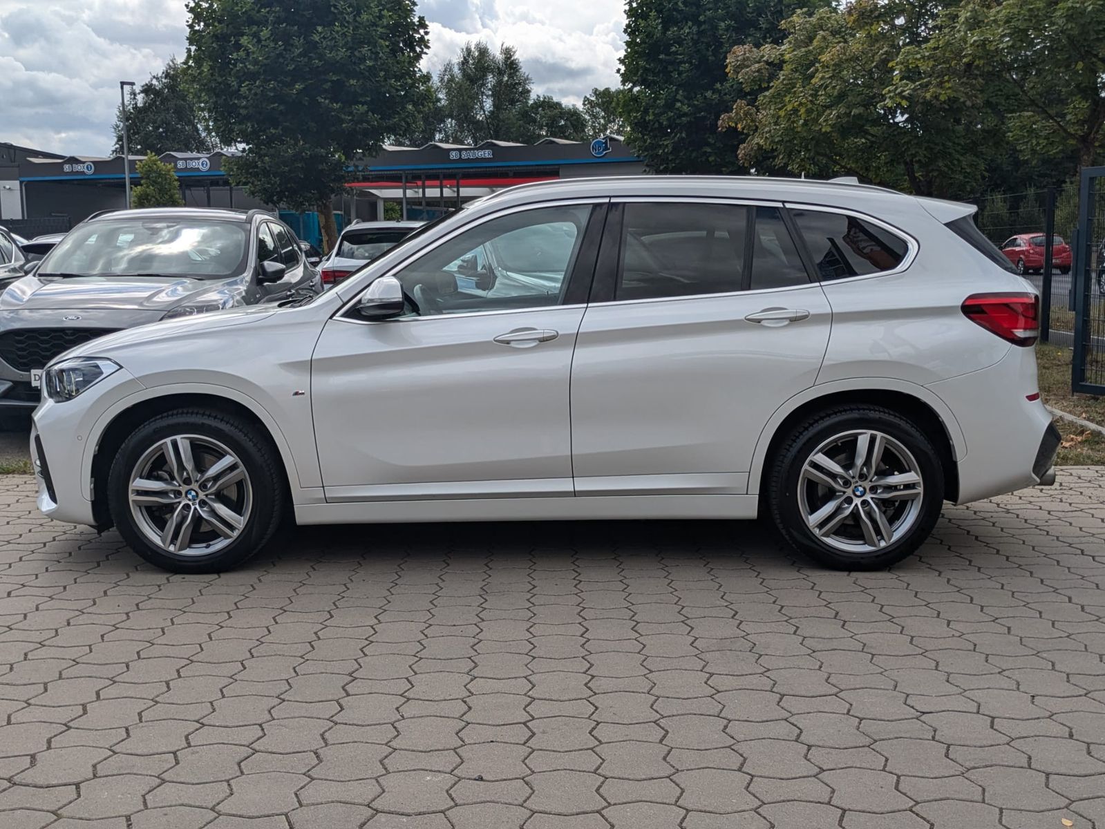 Fahrzeugabbildung BMW X1 20 i M-Sport sDrive ACC/AHK/LED/KAMERA