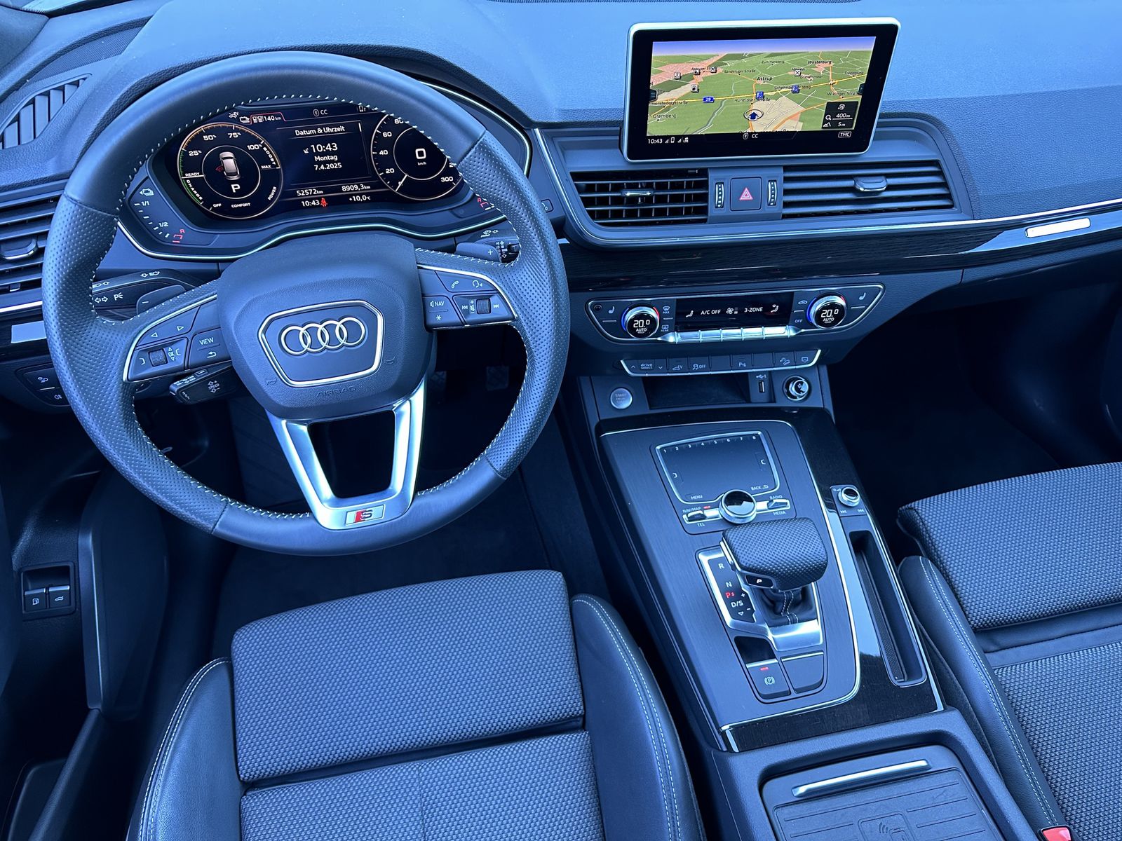 Fahrzeugabbildung Audi Q5 55 TFSI e Quattro S-Line NAV+LED+LUFTFEDERUNG