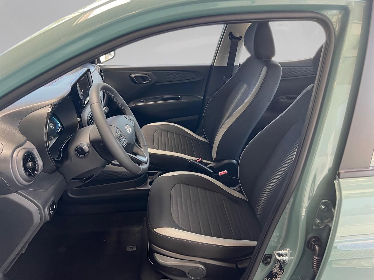 Fahrzeugabbildung Hyundai i10 SELECT *NAVI*KAMERA*CARPLAY*PDC*BT*RADIO*
