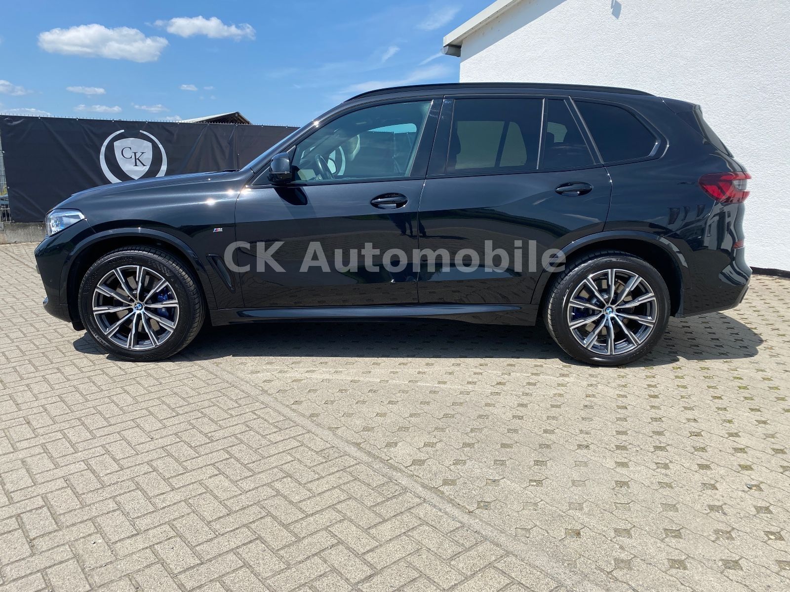 Fahrzeugabbildung BMW X5 xDrive 40d M-Sport/laser/Head-Up/Pano/ACC/AHK