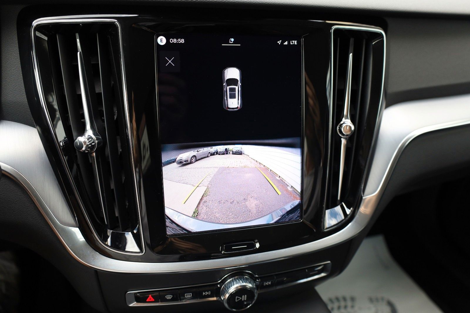 Fahrzeugabbildung Volvo V60 Core T6 Recharge AWD, Navi,Standhz.,AHK e+WR