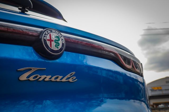 Fahrzeugabbildung Alfa Romeo Tonale 1.5 VGT 160 PS Veloce Assis+Winterp 20''