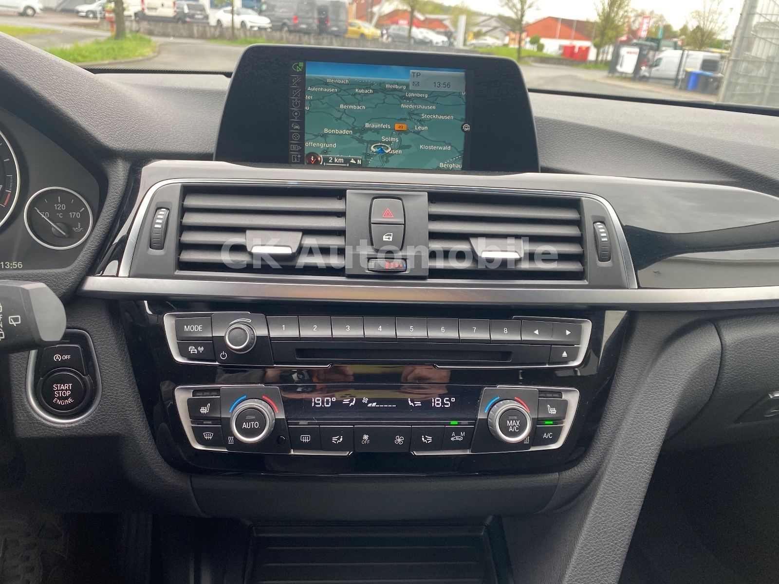 Fahrzeugabbildung BMW 320 I Touring Advantage Automatik/Navi/LED/PDC