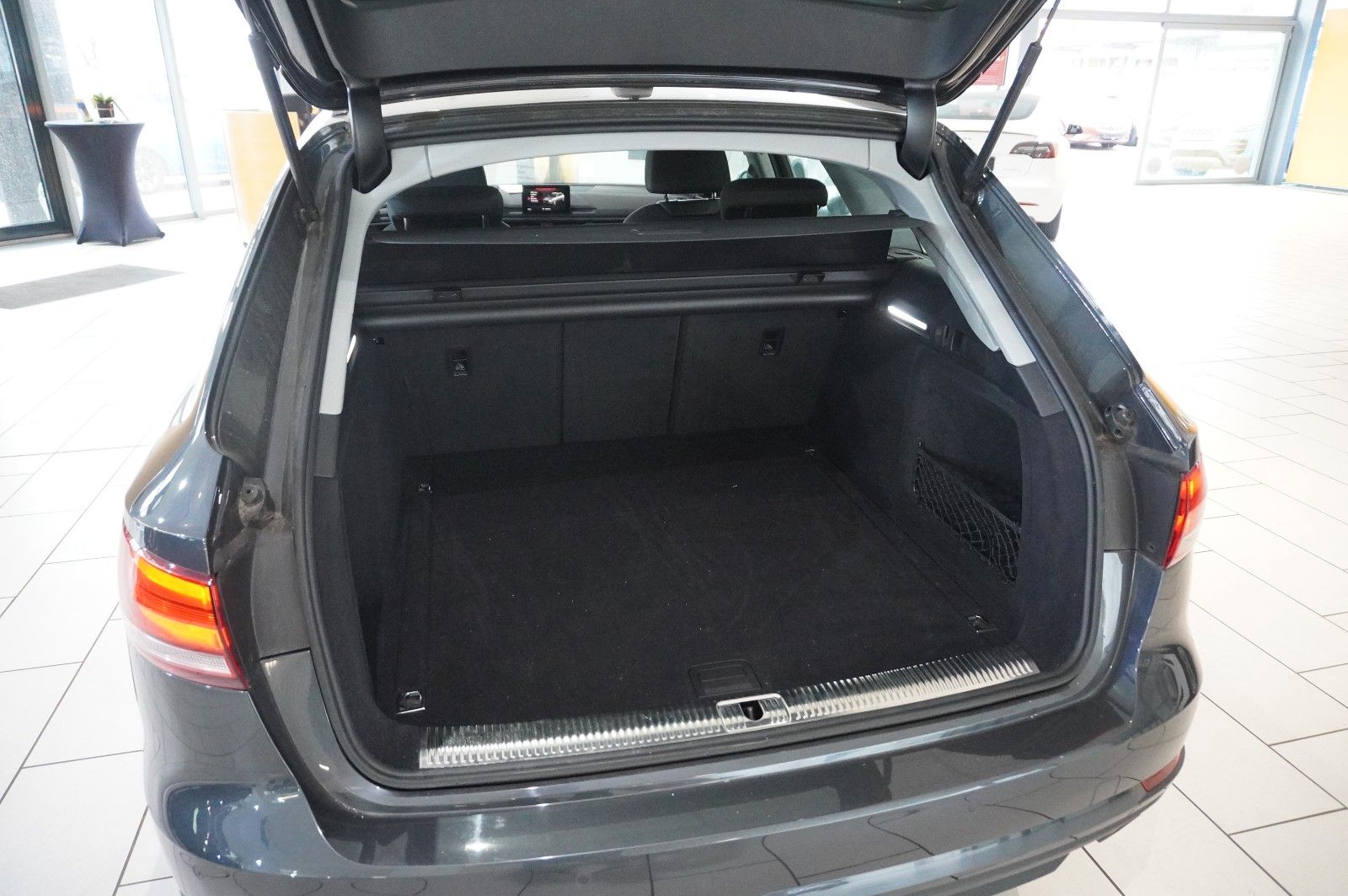 Fahrzeugabbildung Audi A4 Avant 2.0 TFSI ULTRA SPORT NAVI/LED/SHZ/PDC