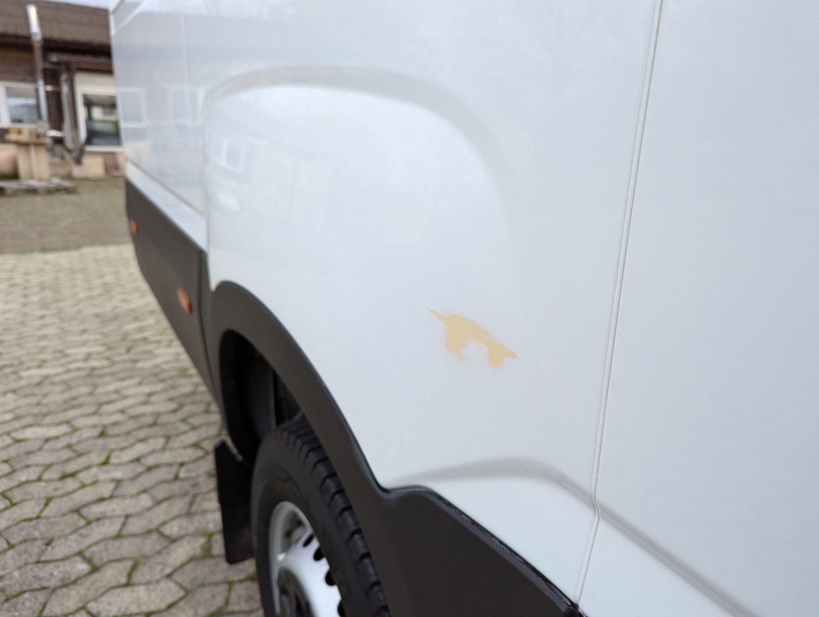 Fahrzeugabbildung Iveco Daily 35S18V4100L 3.0L Dach/Holzboden Kamera Kli