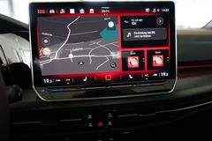 VW Golf 1.5 eTSI R-Line Black Style | Pano | HuD VW Golf 1.5 eTSI R-Line Black Style | Pano | HuD