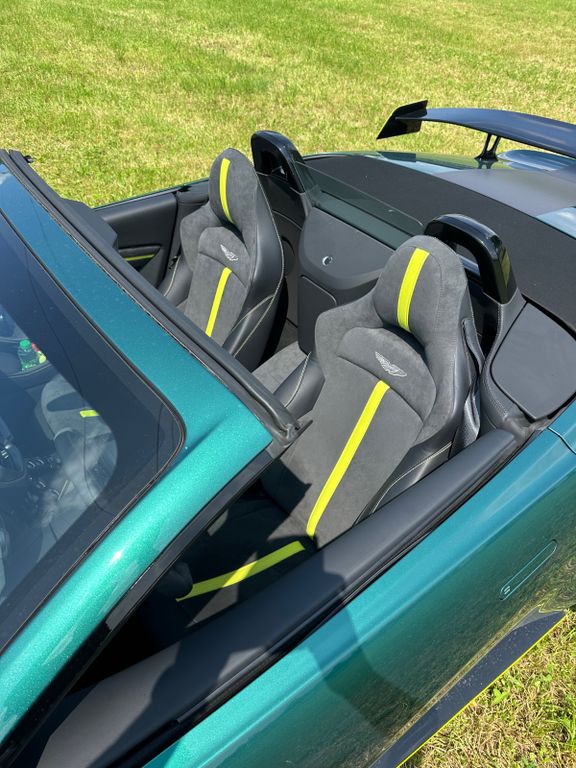 Image of Aston Martin V8 Vantage