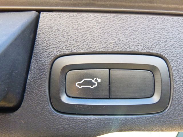 Fahrzeugabbildung Volvo XC60 Inscription 2WD >AUT/AHK/Kamera/PANO/PDC<